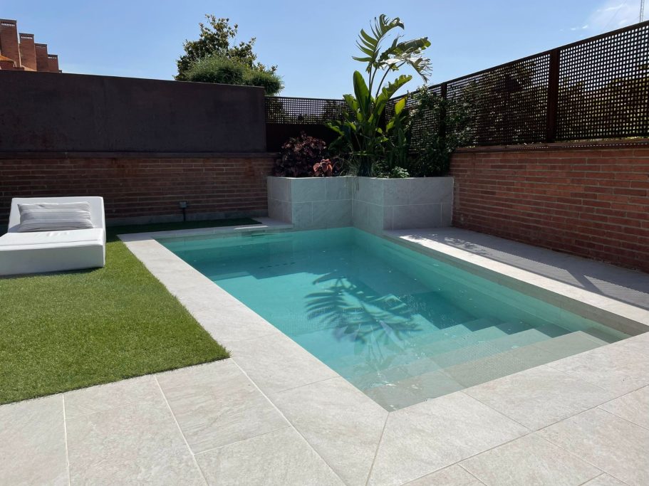 Piscina de forma irregular