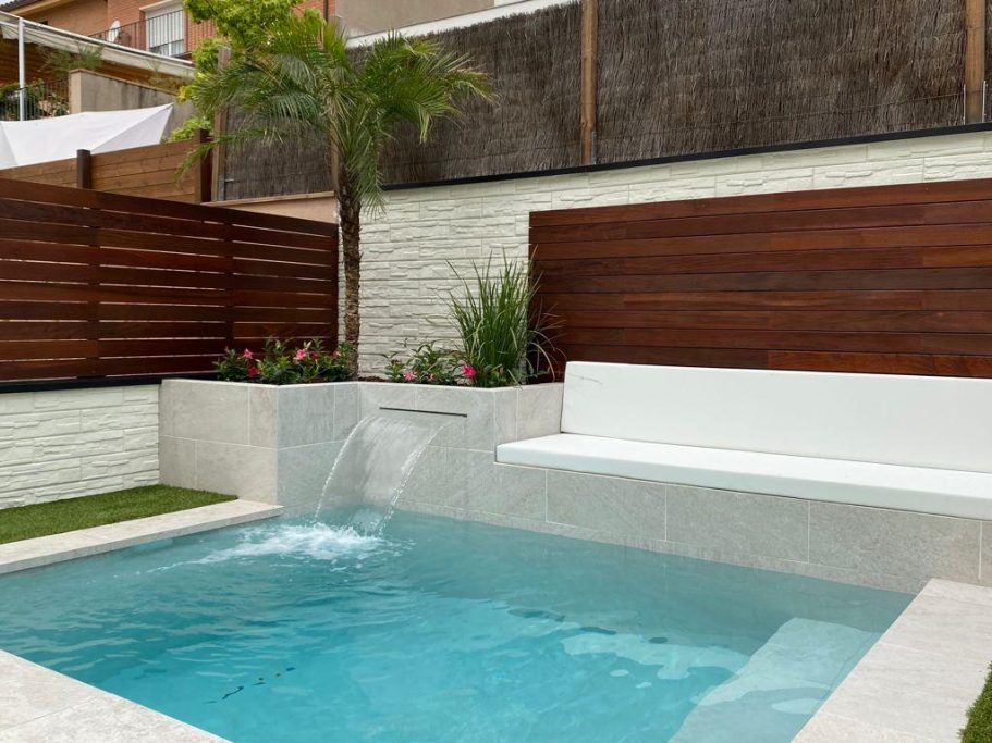 Piscina totalmente equipada